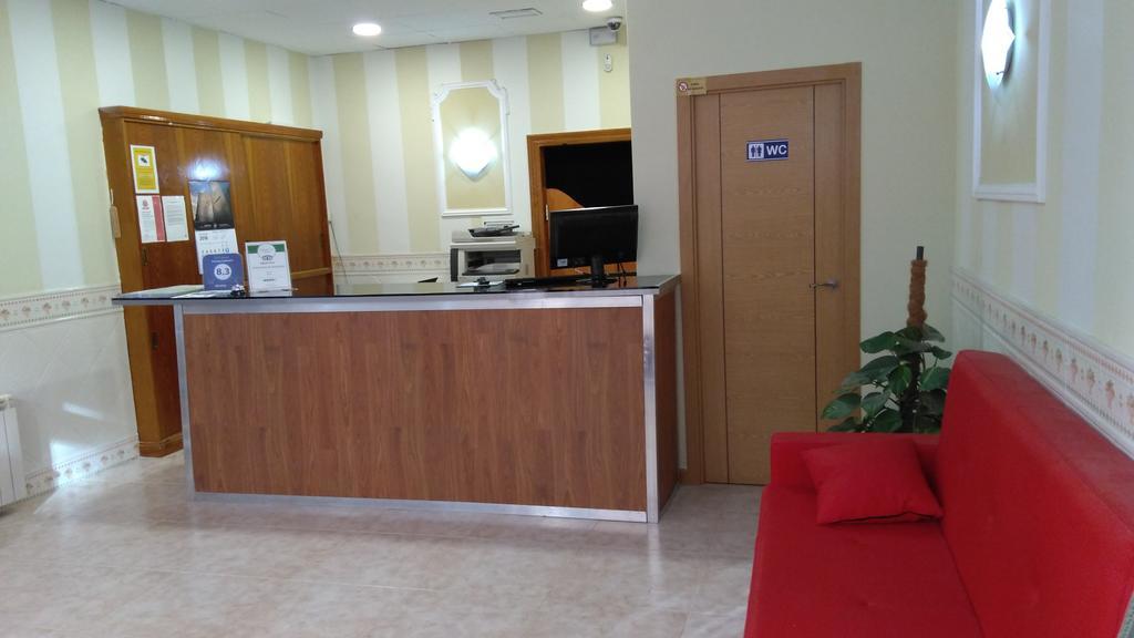 Pension Calfred II โลโกรโญ ภายนอก รูปภาพ